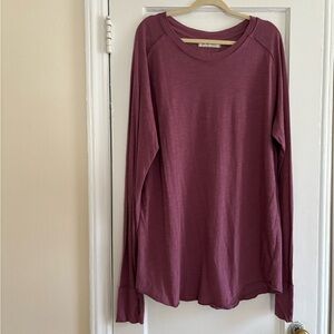 Free People Long Sleeve T-Shirt with Long Length. Size L. Thumb hole in sleeves.